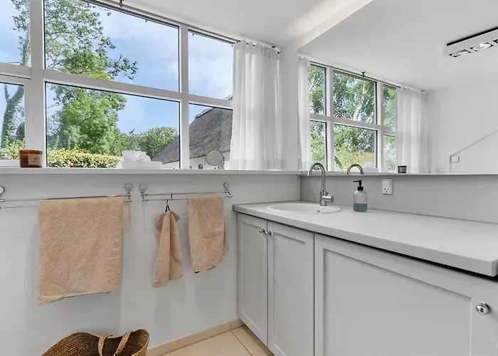 Beautiful In With House Sea View Vakantiehuis *